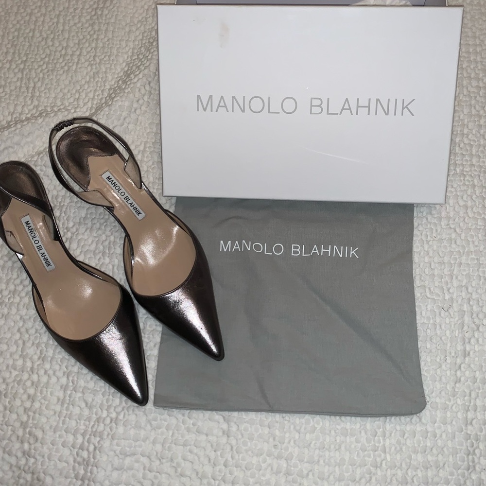 MANOLO BLAHNIK BRONZE HEELS